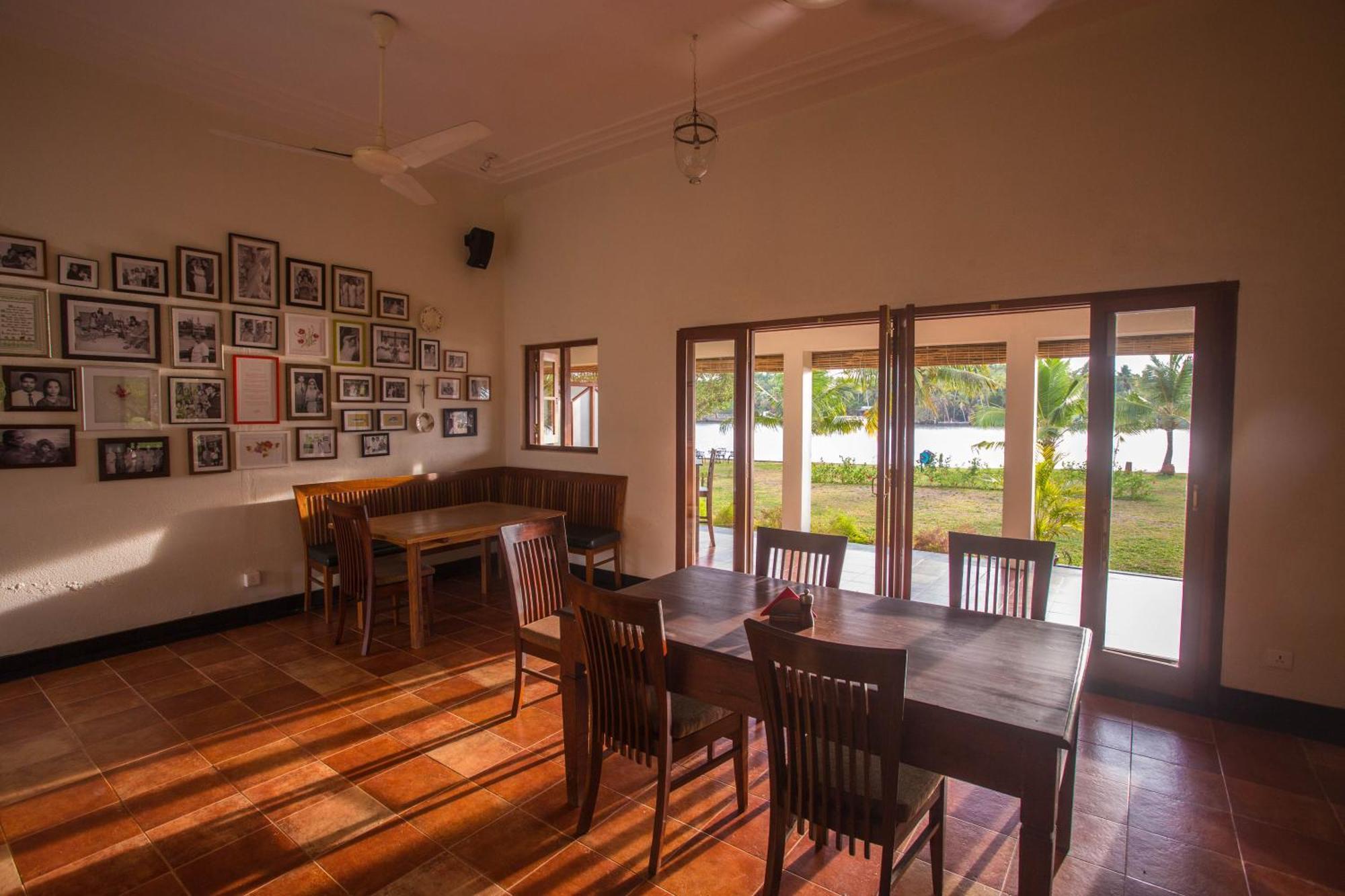 Baymaas Lake House Kochi Exterior photo